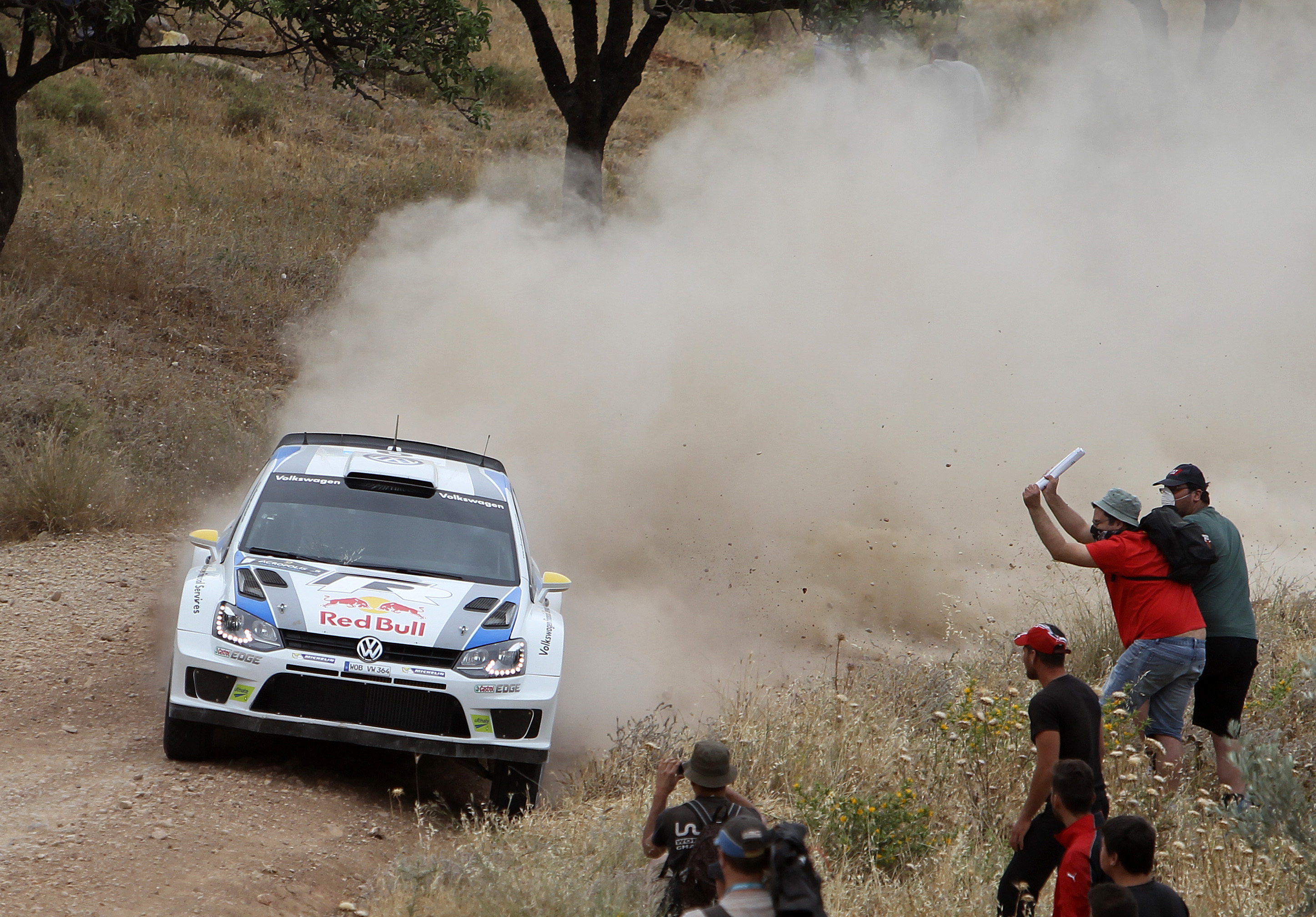 Ράλλυ Ακρόπολις 2013: Με νίκη του A. Mikkelsen ξεκίνησε η τρίτη ημέρα